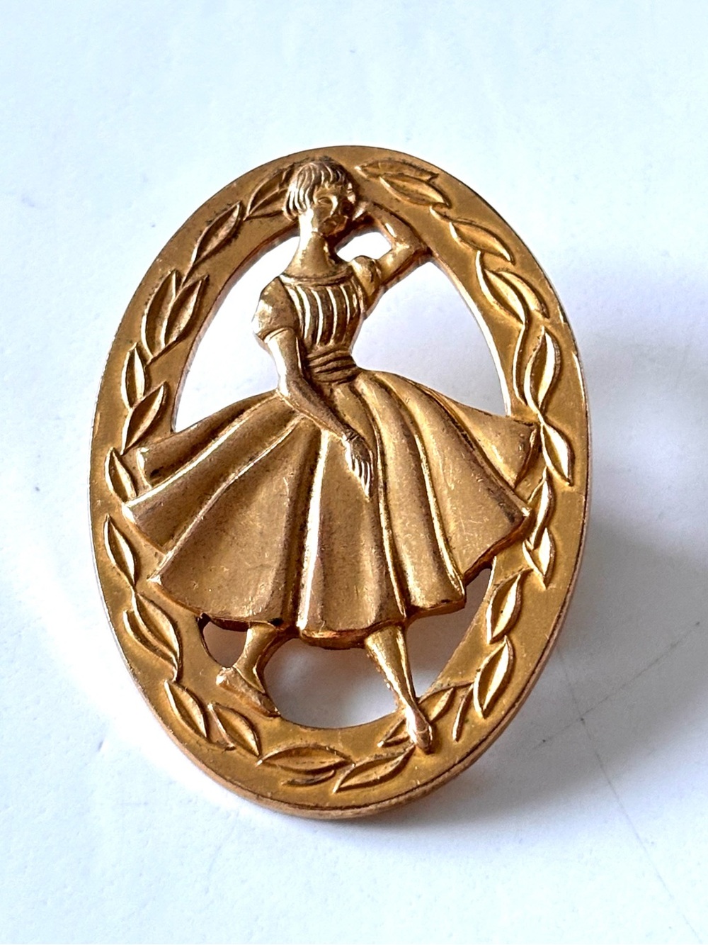 1950's Vintage SINGER Teenage Dressmaking Contest Qualifier's Award Brooch Pin